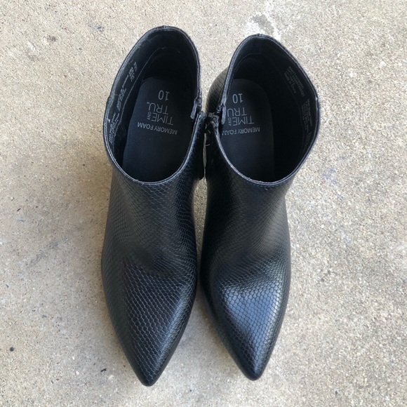 Time and Tru Black Heel Boots - Picture 2 of 5
